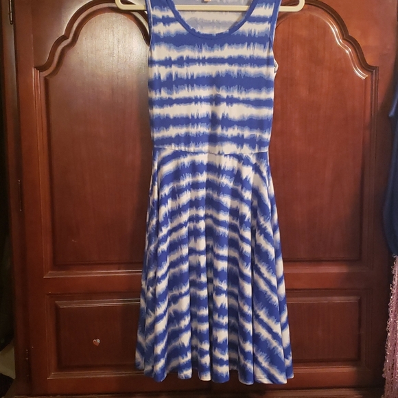 LuLaRoe Dresses & Skirts - Sleeveless dress .... Lularoe nikki